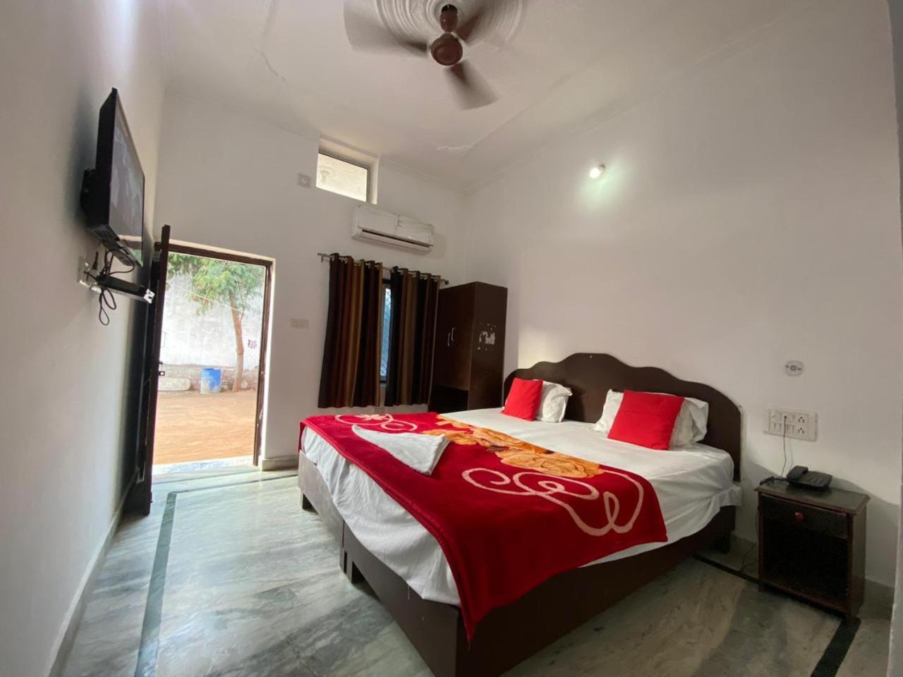 Karma Hostel Khajurāho Extérieur photo